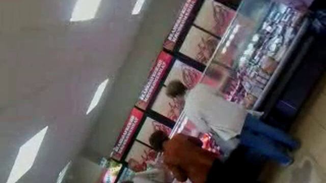 На рынке в Гатчине - маг. Великолукский мясокомбинат ; 3.08.2016г. смотреть онлайн