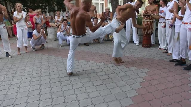 Roda - Abada capoeira camp Crimeia 2012 смотреть онлайн