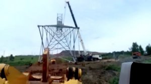Как ставят высоковольтные опоры линий электро передач