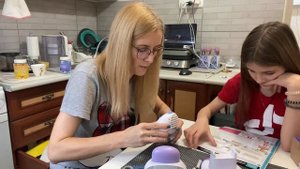 ВЛОГ Кира счастлива. Маникюрный салон дома Go Glam Cool Maker ,а у мамы Ванна готова