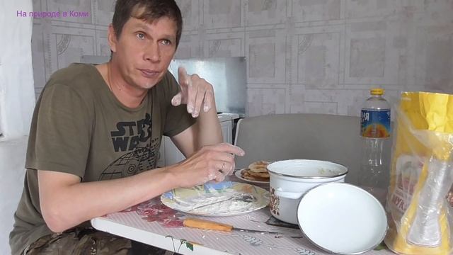 Пеку сочни. Будни Олега.