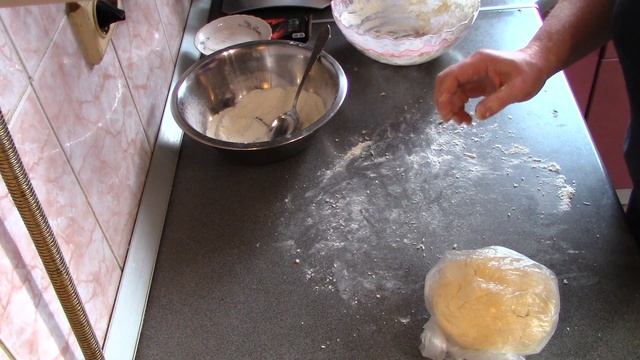 Творожные РОГАЛИКИ с шоколадной начинкой, такие сделает даже ребенок, а вкус просто обалденный! смотреть онлайн