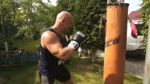 Тяжёлый боксёрский мешок (100 кг).