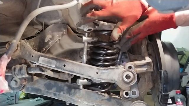 KIA Sportage 3 просели пружины. Замена задних пружин (просевших) на пружины от полного привода. смотреть онлайн