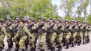 Строевые песни Балтфлота / Sailors and marines of the Russian Baltic Fleet sing war songs.