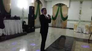 Красиво спел на свадьбе