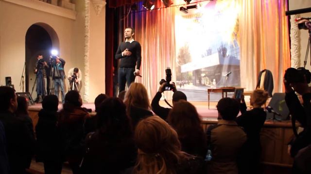 Вакарчук.Гимн Украины во Дворце студентов Днепропетровска смотреть онлайн