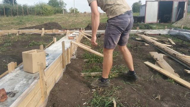 4. Ленточный фундамент, разбираю опалубку