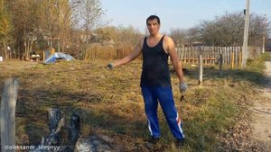 Как сделать бюджетный недорогой дешевый экономный забор из колючей проволоки своими руками для дачи