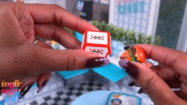 DIY Food Court vs Foodie Mini Brands Mini Food Court | Will We Find a Frozen Moment Mini? смотреть онлайн