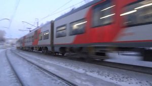 город уфа электричка ласточка едет с демы на север в черниковку.станция 1627 \гдк. 06 12 2022- 17:0