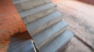 Бетонная лестница с забежными ступенями. Александрия Таун.