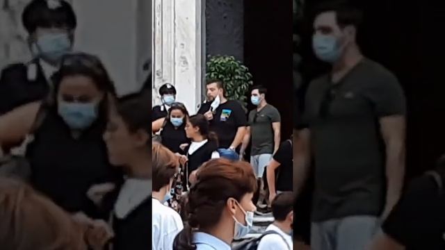 Разжижение крови святого покровителя Неаполя Януария 2021 год. Очередь в церковь на Дуомо смотреть онлайн