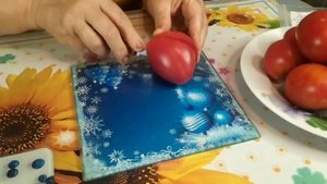 Сорт томата -  Литовский гребень розовый.