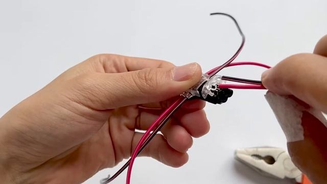 T-образный коннектор FAST для двух проводов смотреть онлайн