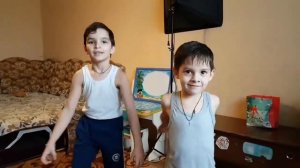 Один день из жизни цыганчат. Наряжаем ёлку.🌲👨👩👦👦