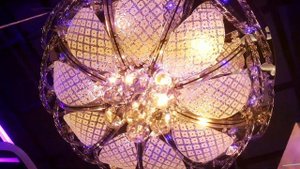 Как светит люстра 6 ламп стиль Буше с разноцветной светодиодной подсветкой!