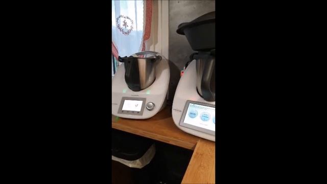 poulet aux poireaux, lentilles omelette poires chocolat au tm6 et cookies au tm5 Yt смотреть онлайн