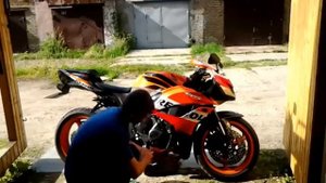 Замена масла на Honda CBR 600RR Repsol