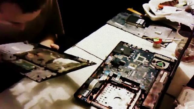 Lenovo g585 разборка, чистка после чая (disassembly, cleaning after tea).mp4