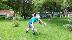 Трюки на роликах. Обучалка от Маши. Колесо на роликах. #roller