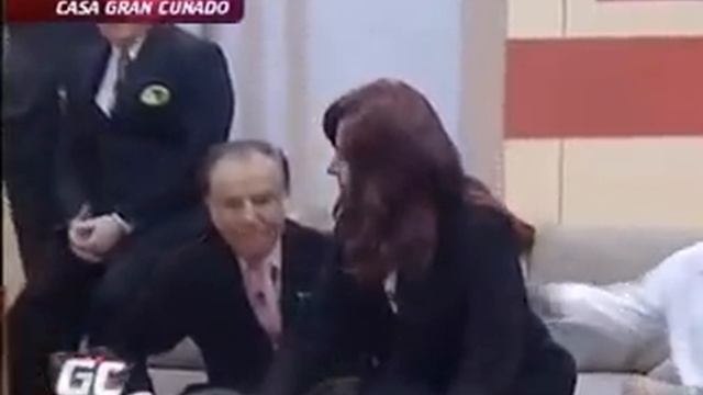 Showmatch 2009 - Carlos Menem visita la casa de Gran Cuñado смотреть онлайн