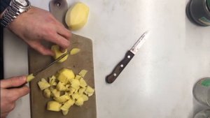 Суп с вермишелью на говяжьем бульоне.