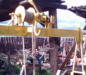 Переносной кран козловой , самодельный .