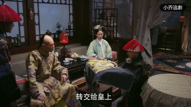 灰姑娘和霸道皇帝置氣，托人把龍袍還給他，霸道皇帝摸著龍袍滿眼相思！