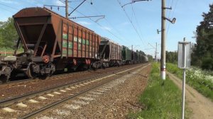 Тепловоз ЧМЭ3-1300 с грузовым составом