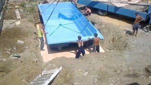 Установка Бассейна. Пластиковый бассейн опускаем Краном.