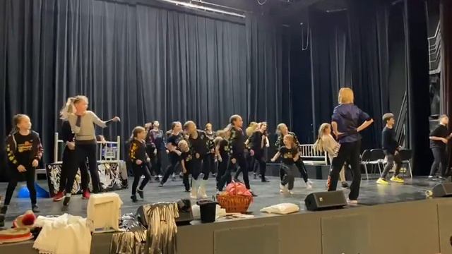 Актёрская разминка в "Премьере"! смотреть онлайн