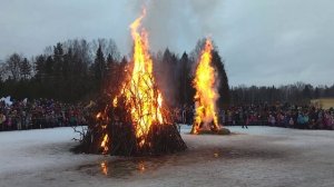 Сожжение чучела Масленицы. Санкт-Петербург, Павловский парк, 10.03.2019