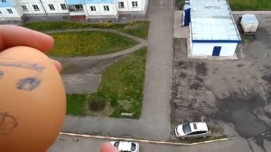 Девки кидают яйца с балкона. Часть 3