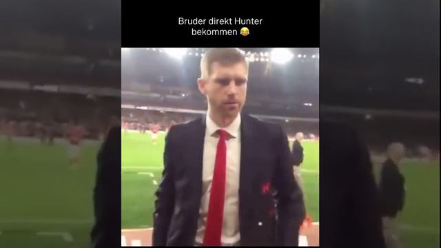 Per Mertesacker 😂 #fcarsenal #bpl #fußball #fußballfail #handshake #deutschememes