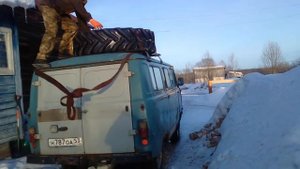 Купили заднюю покрышку к трактору МТЗ-82.
