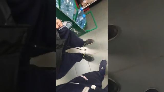 Идём в магазин в противогазе. смотреть онлайн