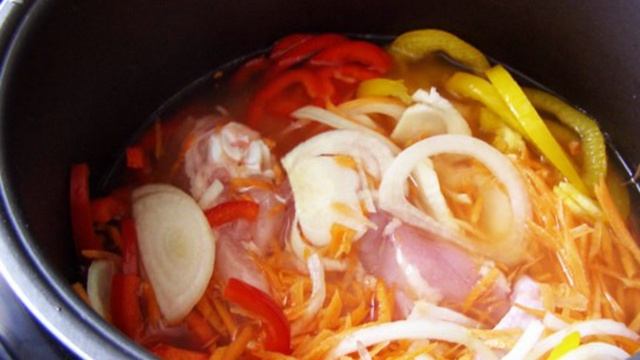 Курица с овощами в мультиварке редмонд
