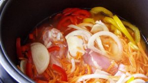 Курица с овощами в мультиварке редмонд