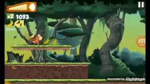 Как в Banana Kong запрыгивать на деревья?
