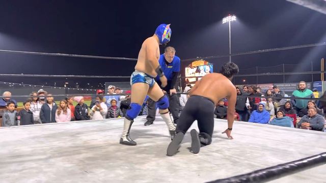 EWF - The Breeze vs Rey Malvado смотреть онлайн