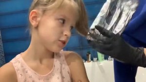 Милана Осветлила кончики волос
