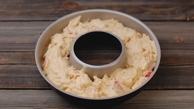Яблочный кекс