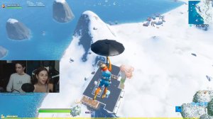 УЧУ СЕСТРУ ИГРАТЬ В FORTNITE ВМЕСТЕ С ТЕЙНЕСОМ