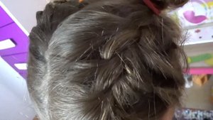 Пять простых причесок для девочек в школу.