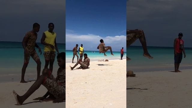 ZANZIBAR ОСТРОВ в АФРИКЕ ТАНЗАНИЯ ПЛЯЖ НУНГВИ