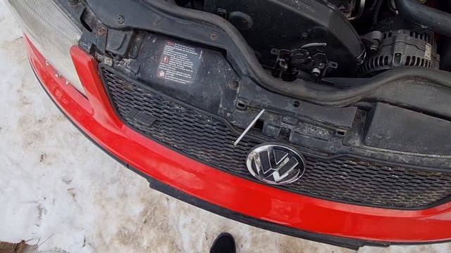 Как снаружи быстро правильно открыть капот фольцваген б 5 смотреть онлайн