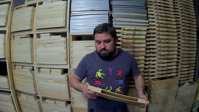 Годівниця для бджіл своїми руками/Кормушка для пчел своими руками. смотреть онлайн