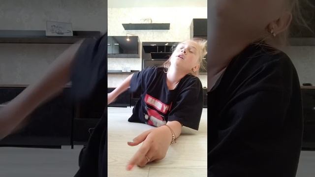 Как сесть на поперечный и продольный шпагат? смотреть онлайн