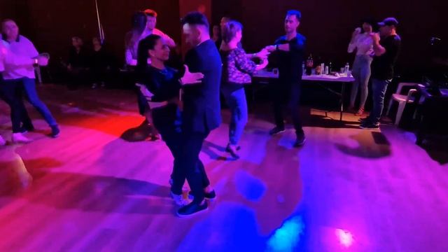 Stefan-Cosmin & Stefania - Bachata social dance смотреть онлайн